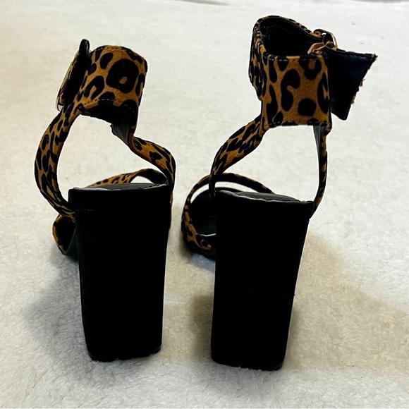Qupid NWOB Leopard Print High Heel Sandal - Size 6 - Picture 6 of 11